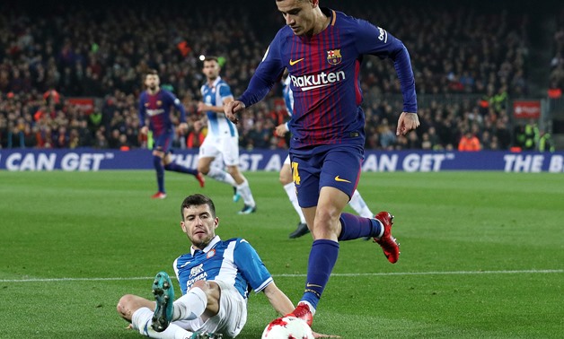 Soccer Football - Spanish King's Cup - Quarters Final Second Leg - FC Barcelona vs Espanyol - Camp Nou, Barcelona, Spain - January 25, 2018 Barcelona’s Philippe Coutinho in action with Espanyol's Aaron Martin REUTERS/Albert Gea