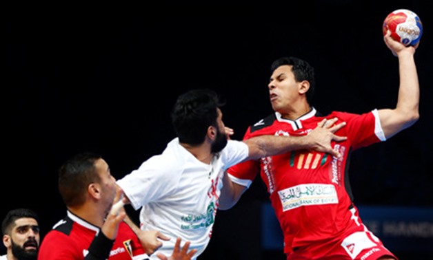 Men's Handball - Bahrain v Egypt - 2017 Men's World Championship Main Round - Group D - Accor Hotels Arena in Bercy, Paris, France - 16/01/17 - Abou elfetoh Abdelrazek of Egypt - Reuters