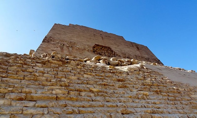 Meidum Pyramid in Al Fayoum – Wikimedia / Yousef Alam 
