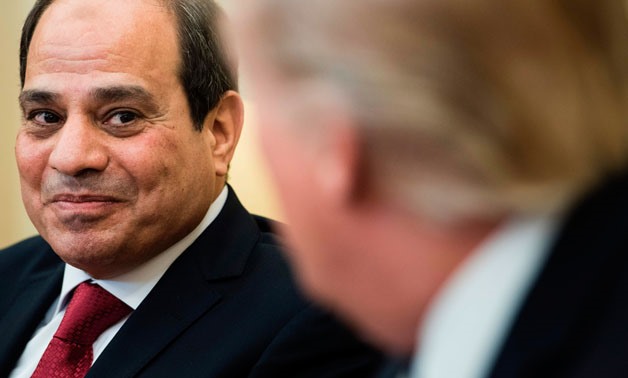 Egyptian President Abdel Fattah al-Sisi (L) looking at U.S. President Donald Trump (R) - AFP/ Brendan Smialowski
