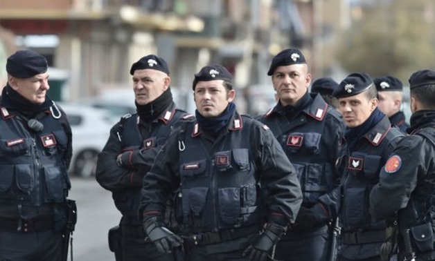 A group of Italian carabinieri patrol on November 28, 2017 during searches in Ostia, Rome's seaside district. - Tiziana Fabi, AFP 