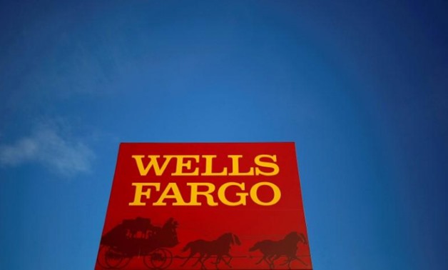 FILE PHOTO: A Wells Fargo branch is seen in the Chicago suburb of Evanston, Illinois, U.S. February 10, 2015. REUTERS/Jim Young/File Photo
