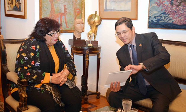 Inas Abdeldayem, minister of culture with Vietnam’s ambassador in Cairo De Hwang Long, February 4, 2018 - Ministry of Culture