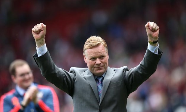 Britain Soccer Football - Southampton v Crystal Palace - Barclays Premier League - St Mary's Stadium - 15/5/16 Former Southampton manager Ronald Koeman acknowledges fans at the end of the match Action Images via Reuters / Paul Childs/ Livepic/ Files
