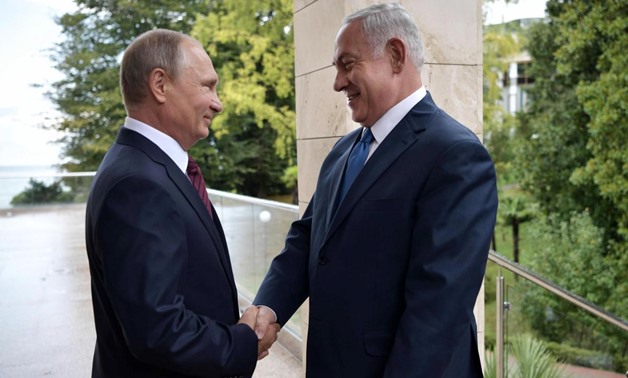Russian President Vladimir Putin (L) welcomes Israeli Prime Minister Benjamin Netanyahu in Sochi, Russia August 23, 2017. Sputnik/Alexei Nikolsky/Kremlin