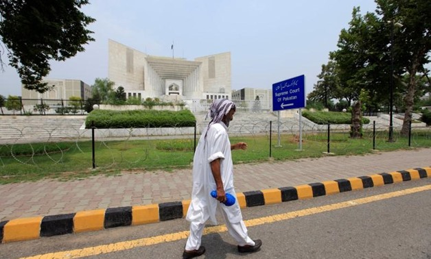A man walks past the Supreme Court building in Islamabad, Pakistan, June 27, 2016. Picture taken June 27, 2016. REUTERS/Faisal Mahmood