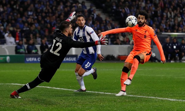 Soccer Football - Champions League Round of 16 First Leg - FC Porto vs Liverpool - Estadio do Dragao, Porto, Portugal - February 14, 2018 Liverpool's Mohamed Salah goes past Porto's Jose Sa before scoring their second goal Action Images via Reuters/Matthe