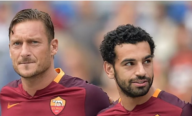 Roma's Mohamed Salah and Roma's Francesco Totti pose ahead of one of the club's games, Photo - AS Roma Official website