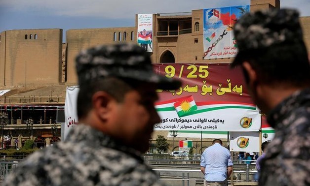 Kurdish policemen look on towards banners supporting the referendum for independence of Kurdistan in Erbil, Iraq September 24, 2017. REUTERS/Alaa Al-Marjani
