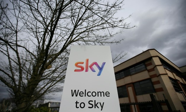 US cable giant Comcast is seeking to outbid Rupert Murdoch's 21st Century Fox in the battle for pan-European satellite TV group Sky