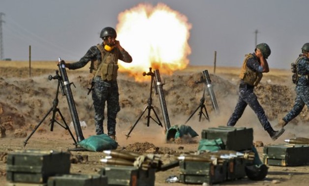 Members of the Iraqi forces fire mortars against Kurdish Peshmerga positions near the area of Faysh Khabur, located on the Turkish and Syrian borders in the Iraqi Kurdish autonomous region, on October 26, 2017 - AFP 