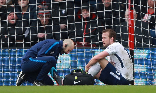 Soccer Football - Premier League - AFC Bournemouth vs Tottenham Hotspur - Vitality Stadium, Bournemouth, Britain - March 11, 2018 Tottenham's Harry Kane receives medical attention after sustaining an injury REUTERS/Ian Walton