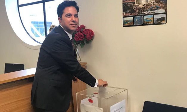 Egyptian ambassador to New Zealand, Tarek al-Wassimy, casting his ballot – Egypt Today