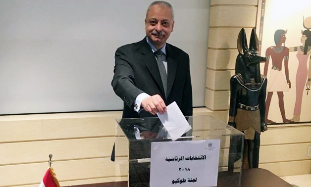 The Egyptian ambassador in Japan casts his ballot in the 2018 presidential election held at the embassy in Tokyo - Egypt Today
