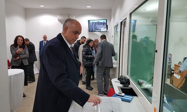 Egyptians in Paris cast their votes at the embassy on March 16, 2018 - Press photo