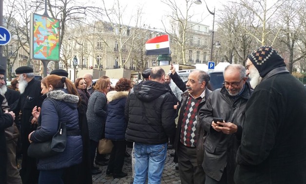 Egyptian community members in Paris lined up in long queues in front of the embassy waiting enthusiastically to cast their votes – Egypt Today
