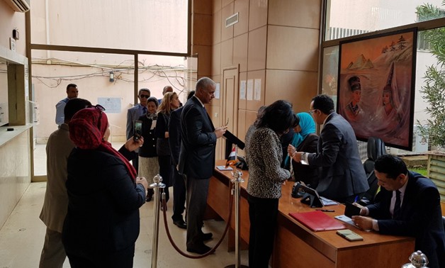 Egyptian community members in Lebanon lined up in long queues in front of the embassy waiting enthusiastically to cast their votes – Egypt Today
