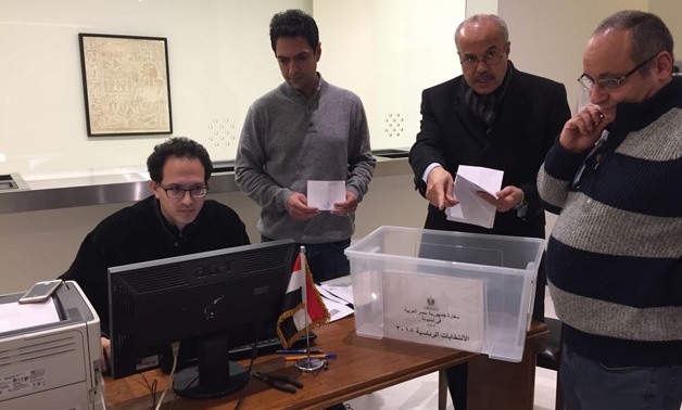 Staff of Egyptian Embassy in Portugal during the sorting process- Press photo
