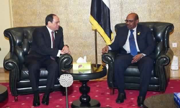 FILE - Egyptian President Abdel Fatah al-Sisi (L) meets with Sudanese counterpart Omar al-Bashir (R) in Addis Ababa on January 27, 2018- press photo