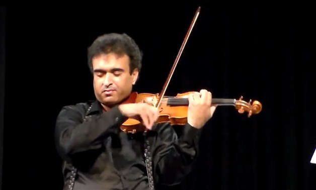 Screencap of El Serafi performing, March 23, 2018 – YouTube/yasser elserafi.