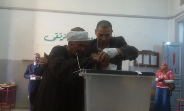 A blind elderly man was aided to cast his vote at a school in Monufia governorate- - Egypt Today/ Mahmoud Shaker