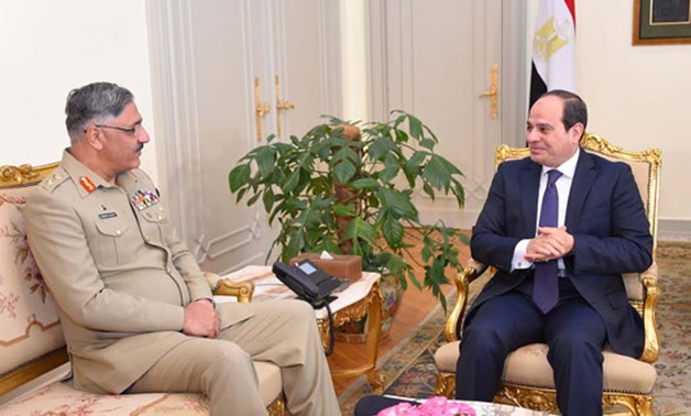 President Abdel Fatah al-Sisi meets with Lieutenant-General Zubair Mahmud Hayat, Pakistan's Chairman of the Joint Chiefs of Staff Committee (CJCSC) in Cairo - Press photo