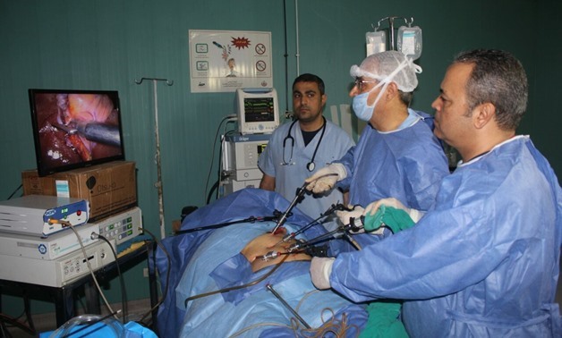 Two Azhar surgeons conduct an operation at Bahariya Oasis, March 2018 - press photo