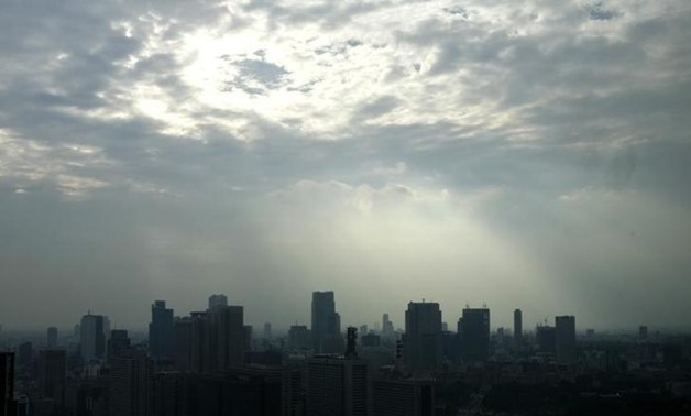High rise buildings are seen against a smoggy sky in Tokyo November 5, 2007. REUTERS/Toru Hanai/Files