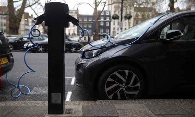 Electric cars are plugged into a charging point in London, Britain, April 7, 2016 - REUTERS/Neil Hall/File Photo