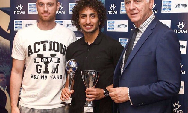 Amr Warda receiving MVP and Best Goal Awards - Amr Warda official Twitter account