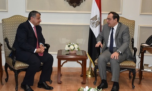 Egypt’s Minister of Petroleum, Tarek El Molla (R), met with Shell’s executive vice president, Samy Iskander (L) – press photo