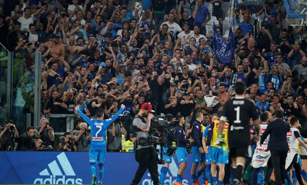 Soccer Football - Serie A - Juventus v Napoli - Allianz Stadium, Turin, Italy - April 22, 2018 Napoli's Jose Callejon celebrates after the match with fans REUTERS/Stefano Rellandini
