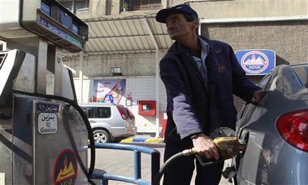 A worker pumps fuel at a petrol station in Cairo January 16, 2011 - REUTERS