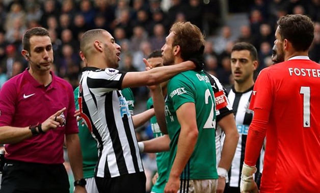 Soccer Football - Premier League - Newcastle United v West Bromwich Albion - St James' Park, Newcastle, Britain - April 28, 2018 Newcastle United's Islam Slimani clashes with West Bromwich Albion's Craig Dawson Action Images via Reuters/Lee Smith EDITORIA