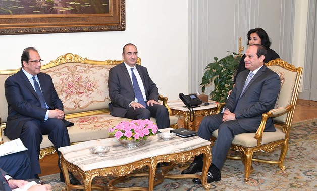 The chief of French intelligence Laurent Nunez (center) met with President Abdel Fatah al-Sisi (R) on Monday - Press Photo