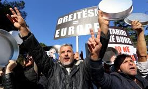 Albanian opposition supporters accused the government of organised crime links (AFP Photo/Gent SHKULLAKU)
