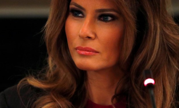 © Reuters. -FILE PHOTO: Melania Trump hosts a discussion at the White House in Washington