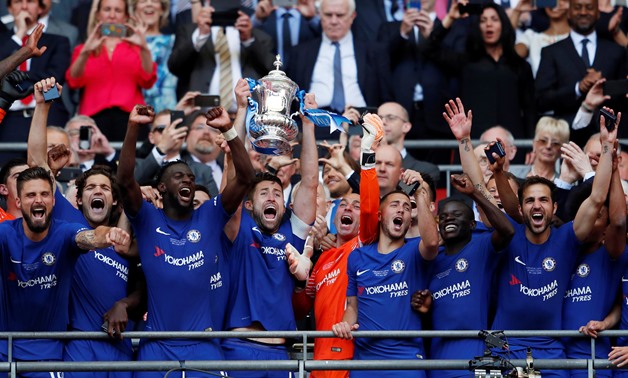 Soccer Football - FA Cup Final - Chelsea vs Manchester United - Wembley Stadium, London, Britain - May 19, 2018 Chelsea's Gary Cahill celebrates winning the FA Cup by lifting the trophy alongside team mates Action Images via Reuters/Lee Smith
