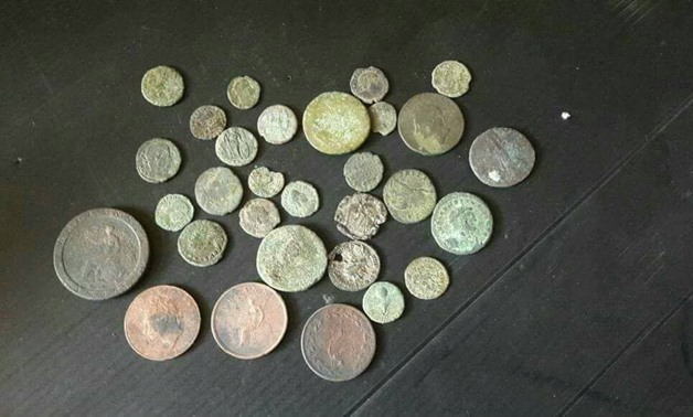 The seized 30 ancient metal coins –  Ministry of Antiquities' official Facebook Page 