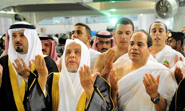 A handout picture released by the Egyptian Presidency shows Egypt's President Abdel Fattah al-Sisi (C) performing the mini-pilgrimage, known in Arabic as umrah, in the holy Saudi city of Makkah on August 11, 2014. (AFP)