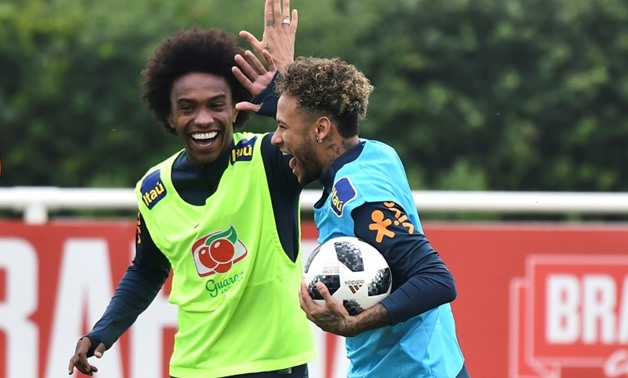 Brazil's striker Neymar (R) high-fives Willian (L) as they take part in a training session at Tottenham Hotspur's Enfield Training Centre, north-east of London ahead of their friendly with Croatia.
AFP / Ben STANSALL

