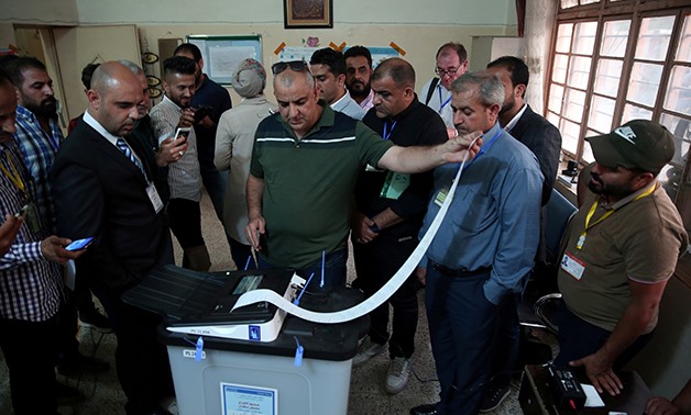 Iraq's Independent High Electoral Commission employee closes a ballot box at a polling station during the parliamentary election in Baghdad, Iraq May 12, 2018. REUTERS/Abdullah Dhiaa al-Deen/File Photo