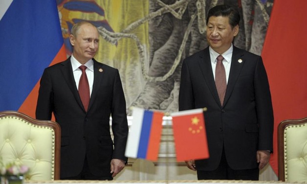Russia's President Vladimir Putin (L) and China's President Xi Jinping attend a signing ceremony in Shanghai May 21, 2014. REUTERS/Alexei Druzhinin/RIA 