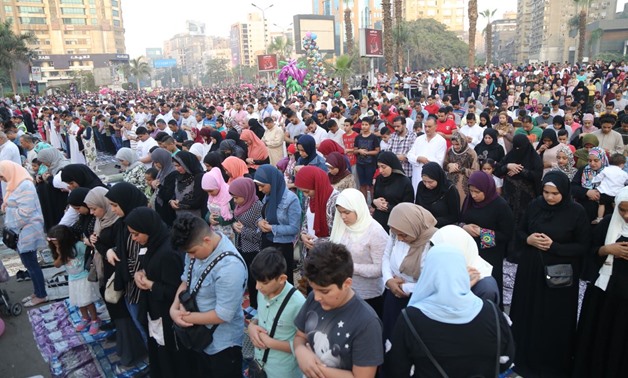  Hundreds of Egyptians perform Eidul Fitr prayer on Friday at Mostafa Mahmoud Mosque, Giza - pHOTO BY  MOHAMED EL hOSARY