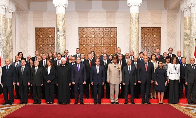 President Sisi poses with ministers of the new government - press photo