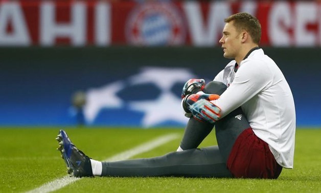Allianz Arena, Munich, Germany - 15/2/17 Bayern Munich's Manuel Neuer warms up before the match Reuters / Michaela Rehle Livepic