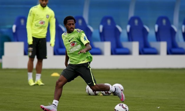 Brazilian national soccer player Fred runs with the ball during a training session in Teresopolis, Brazil, June 3, 2015. REUTERS/Sergio Moraes
