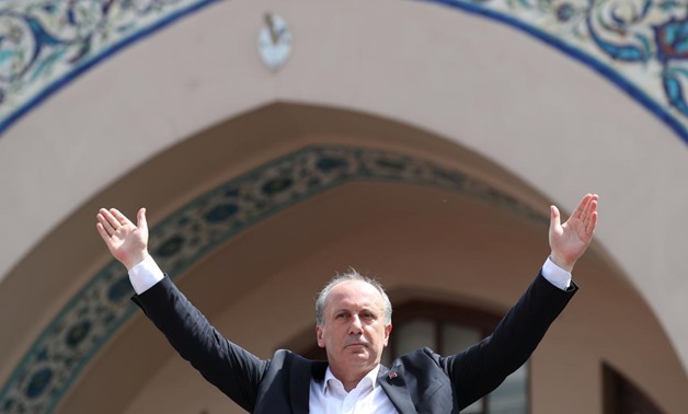 Muharrem Ince, Turkey's main opposition Republican People's Party (CHP) candidate for the upcoming snap presidential election, greets supporters as he starts his campaign in Ankara, Turkey, May 4, 2018. REUTERS/Umit Bektas
