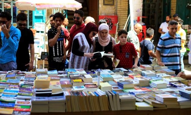 Iraqi women shop for books at Mutanabi Street in Baghdad, June 22, 2018. Picture taken June 22, 2018. REUTERS/Thaier al-Sudani.