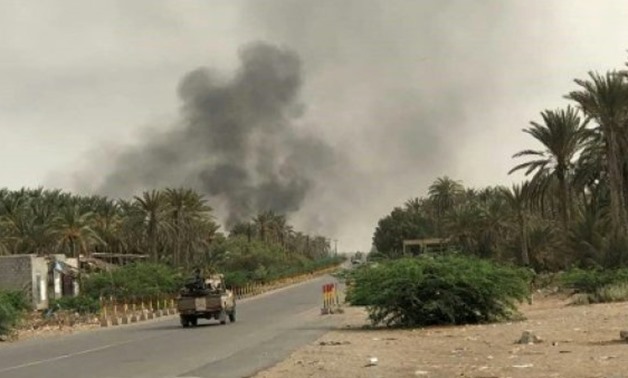 © AFP | Yemeni pro-government forces backed by the Saudi-led military alliance advance during their fight against Huthi rebels in the area of Hodeida's airport on June 19, 2018